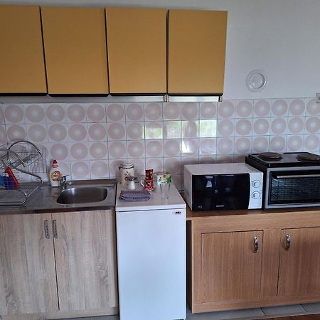 Aki Apartment Drvar Luaran gambar