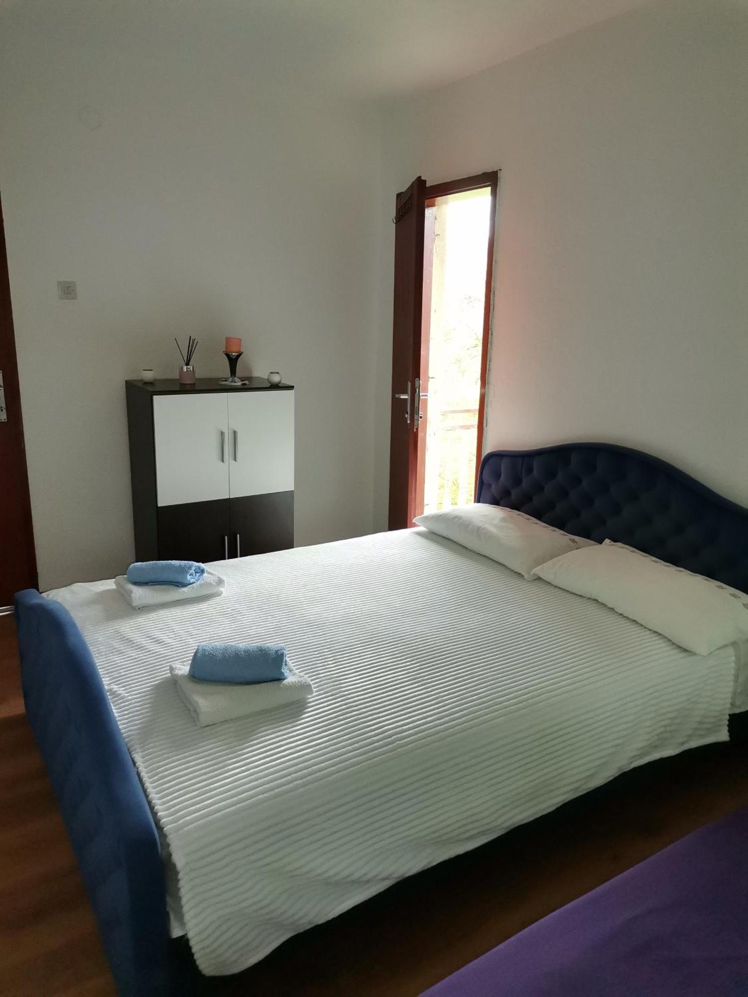 Aki Apartment Drvar Luaran gambar