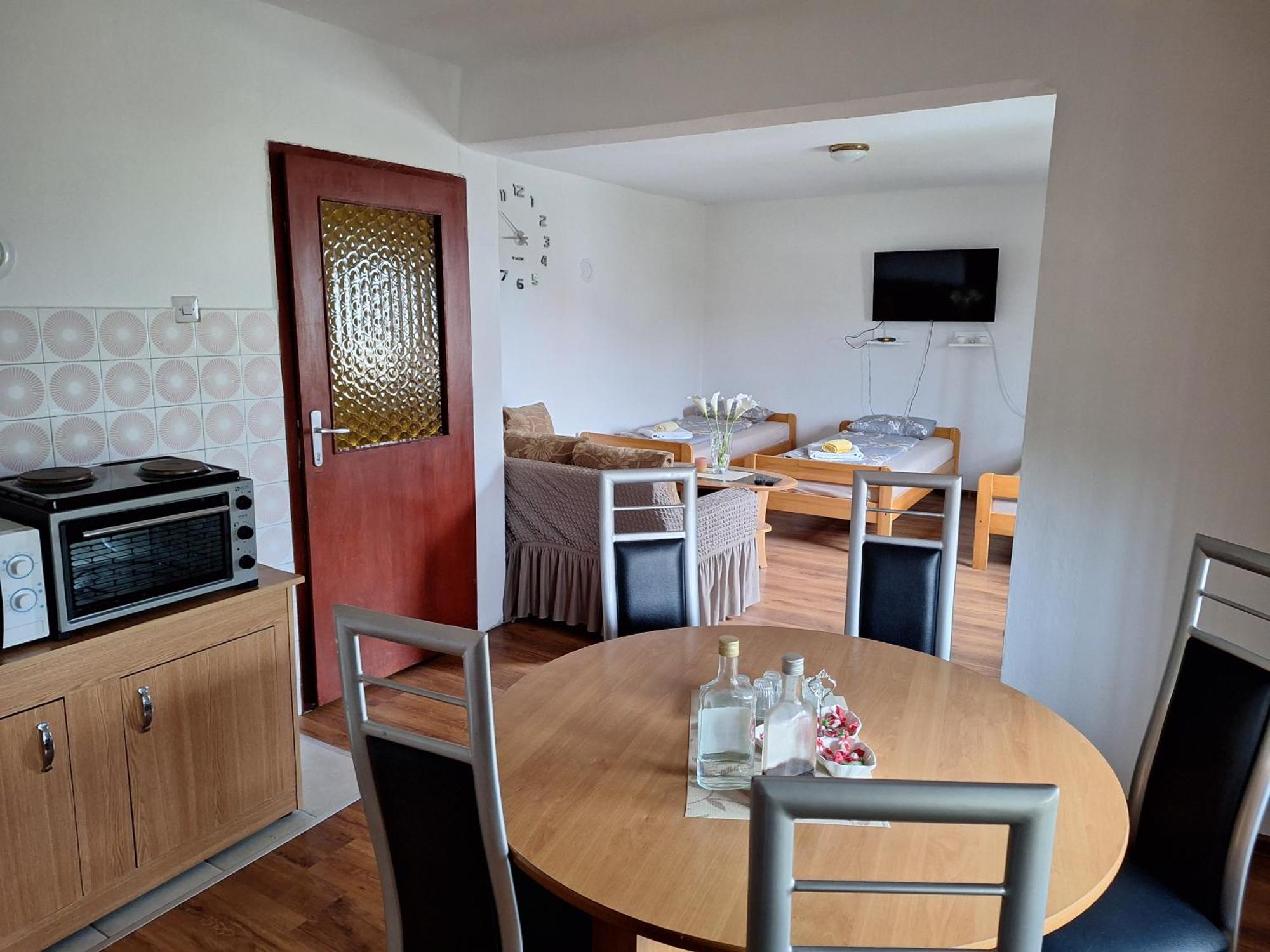 Aki Apartment Drvar Luaran gambar