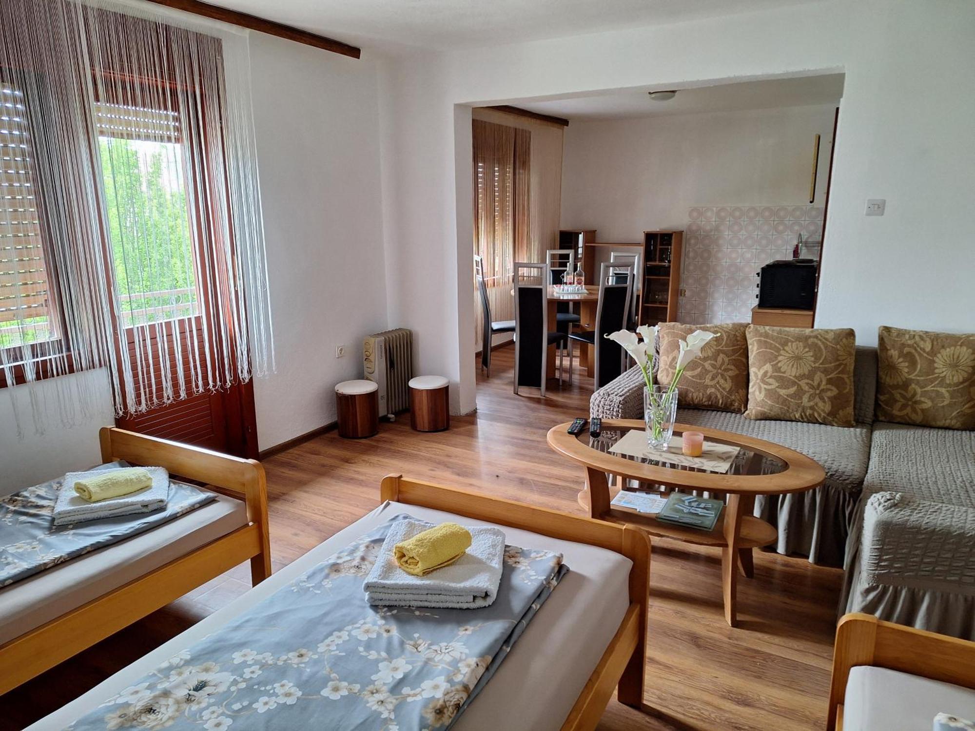 Aki Apartment Drvar Luaran gambar